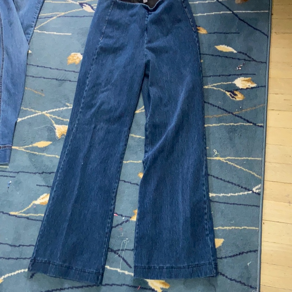 Women’s wide legged pull on jeans size 10